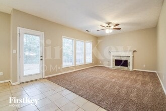 821 Charles Hall Dr in Dacula, GA - Foto de edificio - Building Photo