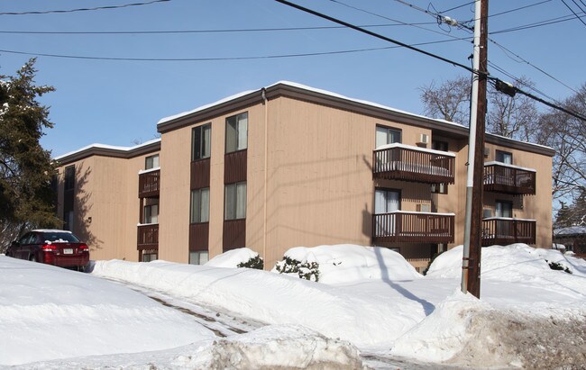 23 Chedell Pl in Auburn, NY - Foto de edificio - Building Photo