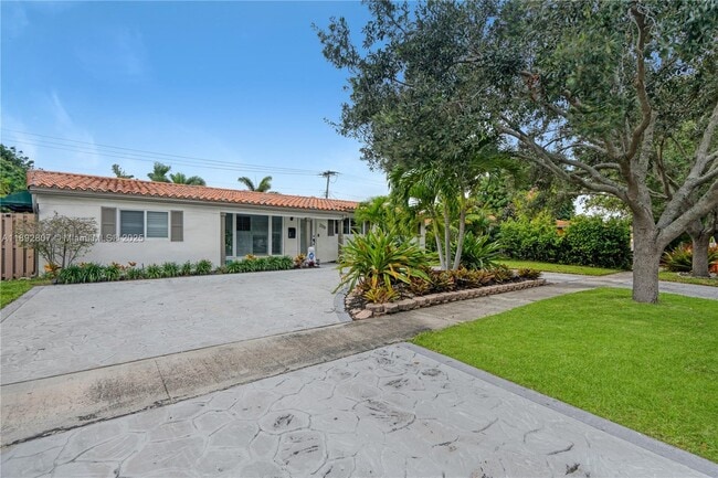 2210 NE 62nd St in Fort Lauderdale, FL - Building Photo - Building Photo