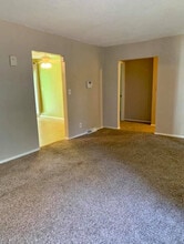 212 Brookside Dr in Jacksonville, IL - Building Photo - Building Photo