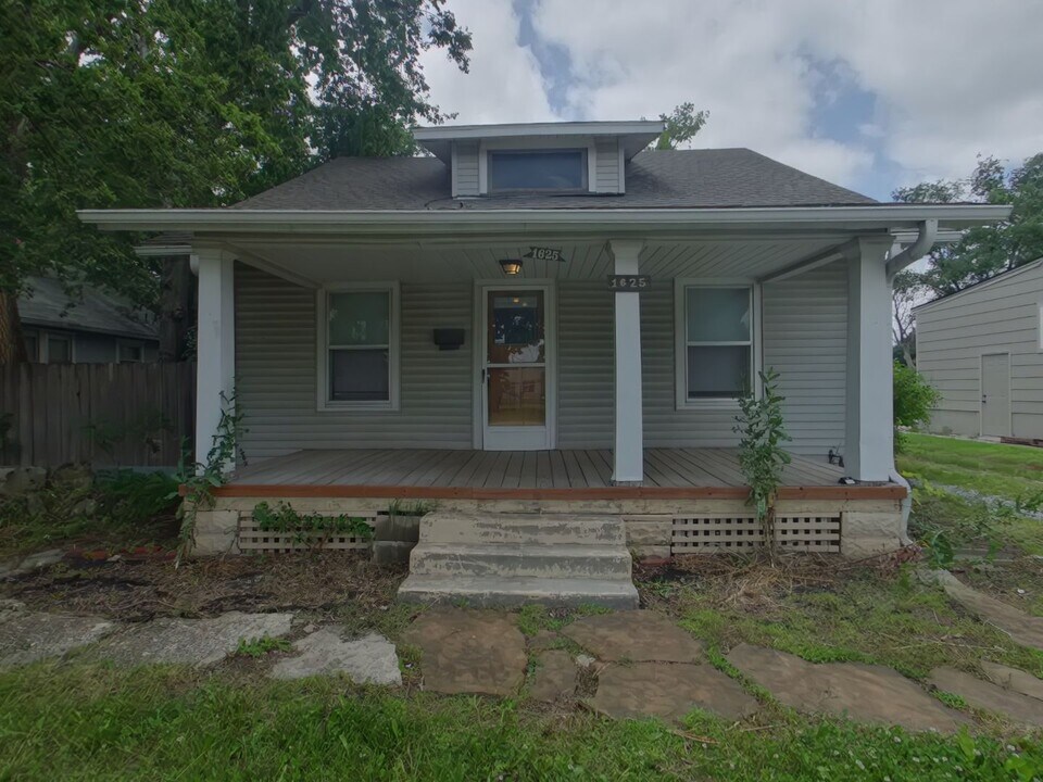 1625 S Hydraulic Ave in Wichita, KS - Foto de edificio