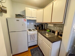 337 Beacon St, Unit 2 in Boston, MA - Building Photo - Building Photo