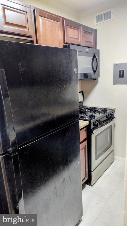 6100 Westchester Park Dr in College Park, MD - Building Photo - Building Photo