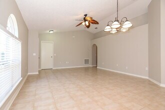 13707 Gentle Woods Ave in Riverview, FL - Building Photo - Building Photo