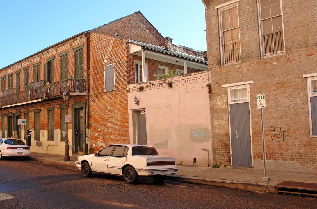 304 Burgundy St in New Orleans, LA - Building Photo