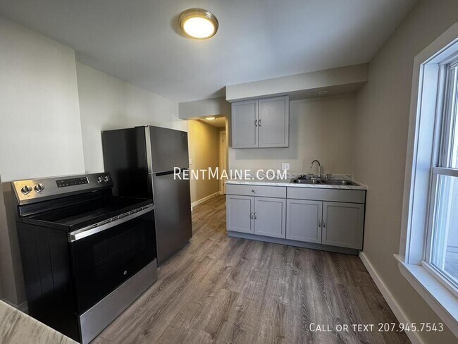 7 Bennett Ave in Skowhegan, ME - Building Photo - Building Photo