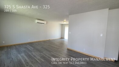 325 S Shasta Ave in Eagle Point, OR - Building Photo - Building Photo