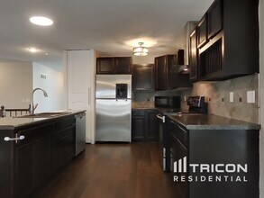 5117 NW Walden Dr in Kansas City, MO - Building Photo - Building Photo