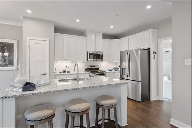 300 Plaza Dr in Pleasant Hills, PA - Building Photo - Building Photo