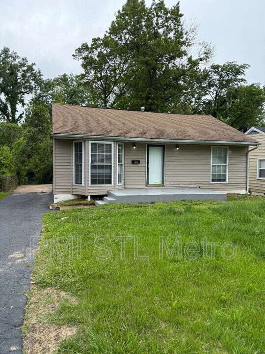10342 Ross Cir in St. Louis, MO - Building Photo