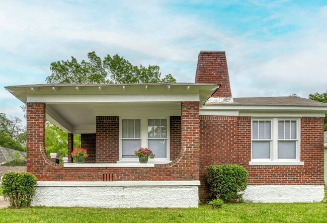 property at 820 N McNeil St