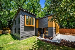 2155 Venetian Dr SW in Atlanta, GA - Building Photo