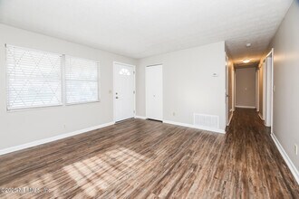 10962 Luana Dr N in Jacksonville, FL - Building Photo - Building Photo