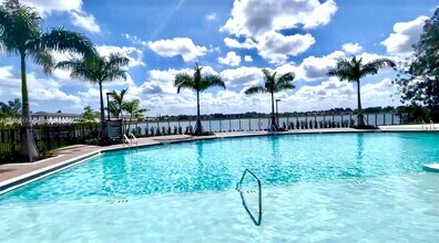752 NE 208th Ln in North Miami Beach, FL - Building Photo - Building Photo