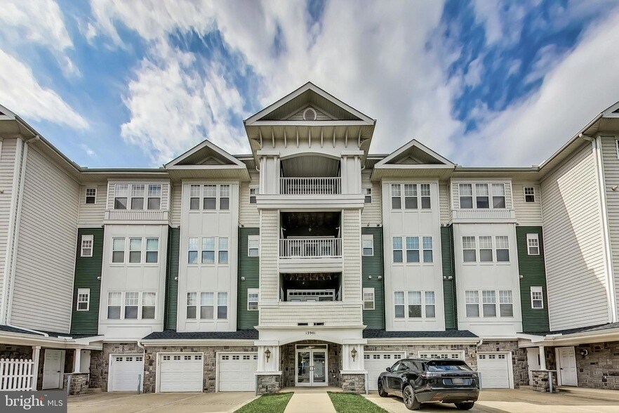 13901 Belle Chasse Blvd in Laurel, MD - Foto de edificio