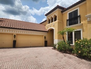 10586 Cory Lake Dr in Tampa, FL - Building Photo - Building Photo