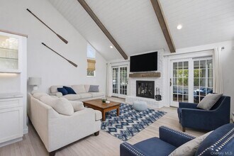 1 Canal Way in Hampton Bays, NY - Building Photo - Building Photo