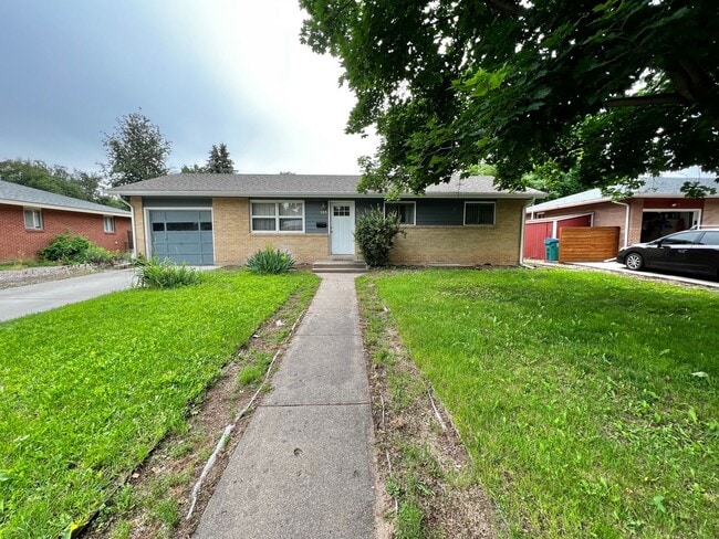 Beautifully Remodeled 5 Bed 2 Bath House i in Fort Collins, CO - Building Photo - Building Photo