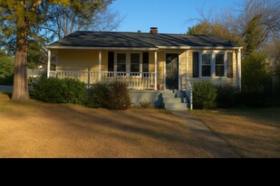 802 S Bonham Rd in Columbia, SC - Building Photo