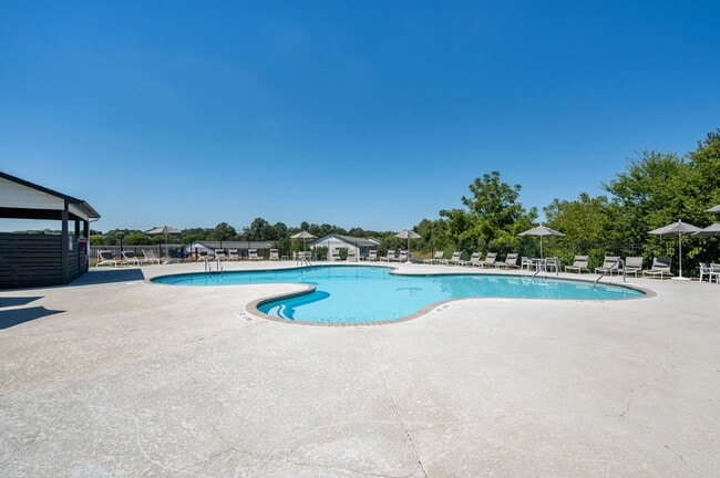 Smoky Crossing Apartment Homes in Seymour, TN - Foto de edificio - Building Photo