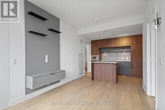 151-151 Avenue Rd in Toronto, ON - Building Photo - Building Photo
