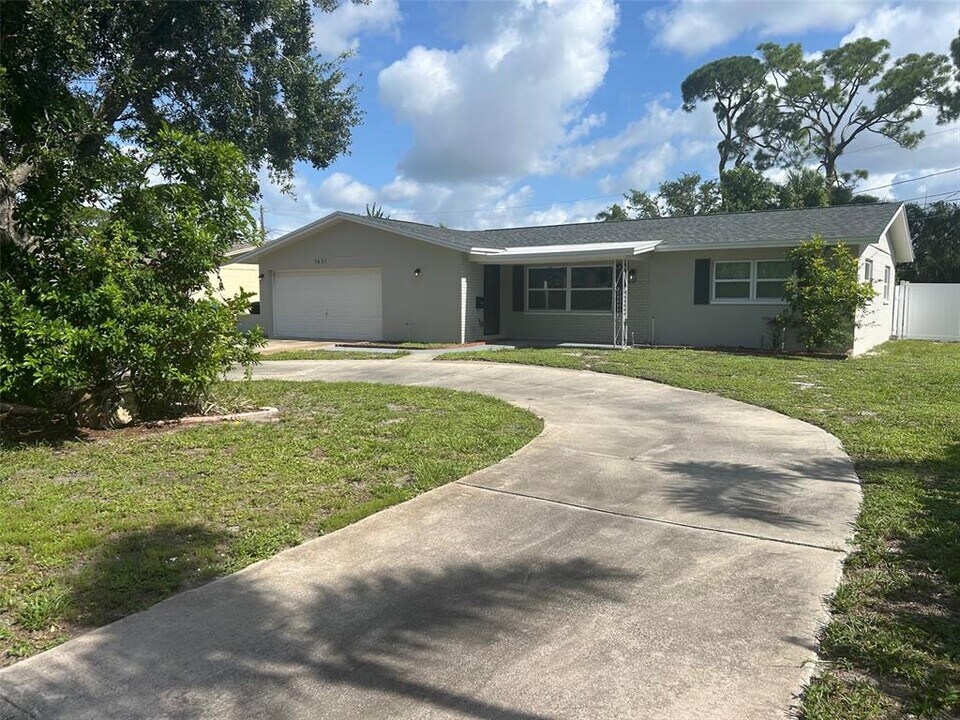 1637 66th Ave S in St. Petersburg, FL - Building Photo