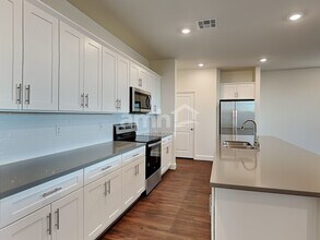 836 Longwood Gdns St in Las Vegas, NV - Building Photo - Building Photo