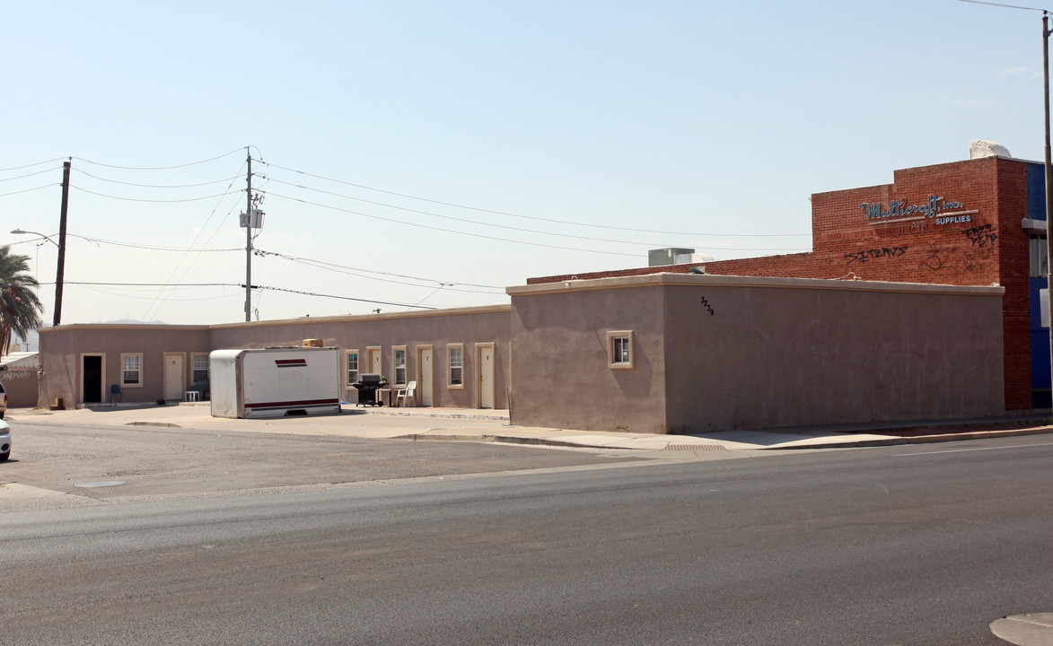 3239 E Van Buren St in Phoenix, AZ - Building Photo