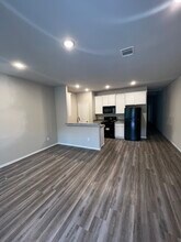 1149 Southwood Dr, Unit F in Huntsville, TX - Foto de edificio - Building Photo