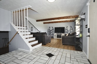 740 McMurray Rd in Bethel Park, PA - Building Photo - Building Photo