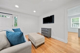 190 Common St, Unit 2 in Quincy, MA - Building Photo - Building Photo
