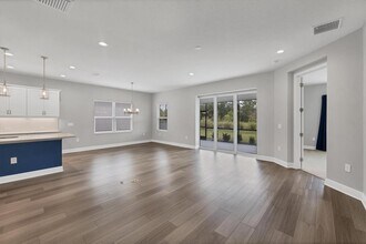 10186 Crystal Isles Cir in Sarasota, FL - Building Photo - Building Photo