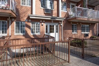 3511 Shore Pky in Brooklyn, NY - Foto de edificio - Building Photo