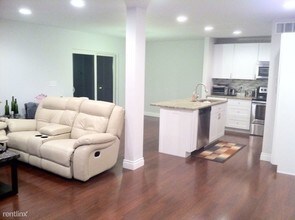 324 Stratford Ln in Lake Orion, MI - Building Photo - Building Photo