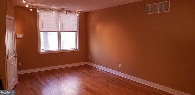 546 N 12th St in Philadelphia, PA - Building Photo - Building Photo