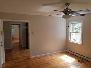 17 Old Allamuchy Rd, Unit 2 in Hackettstown, NJ - Foto de edificio - Building Photo