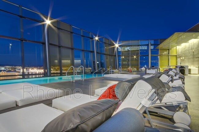 3726 Las Vegas Blvd S in Las Vegas, NV - Building Photo - Building Photo