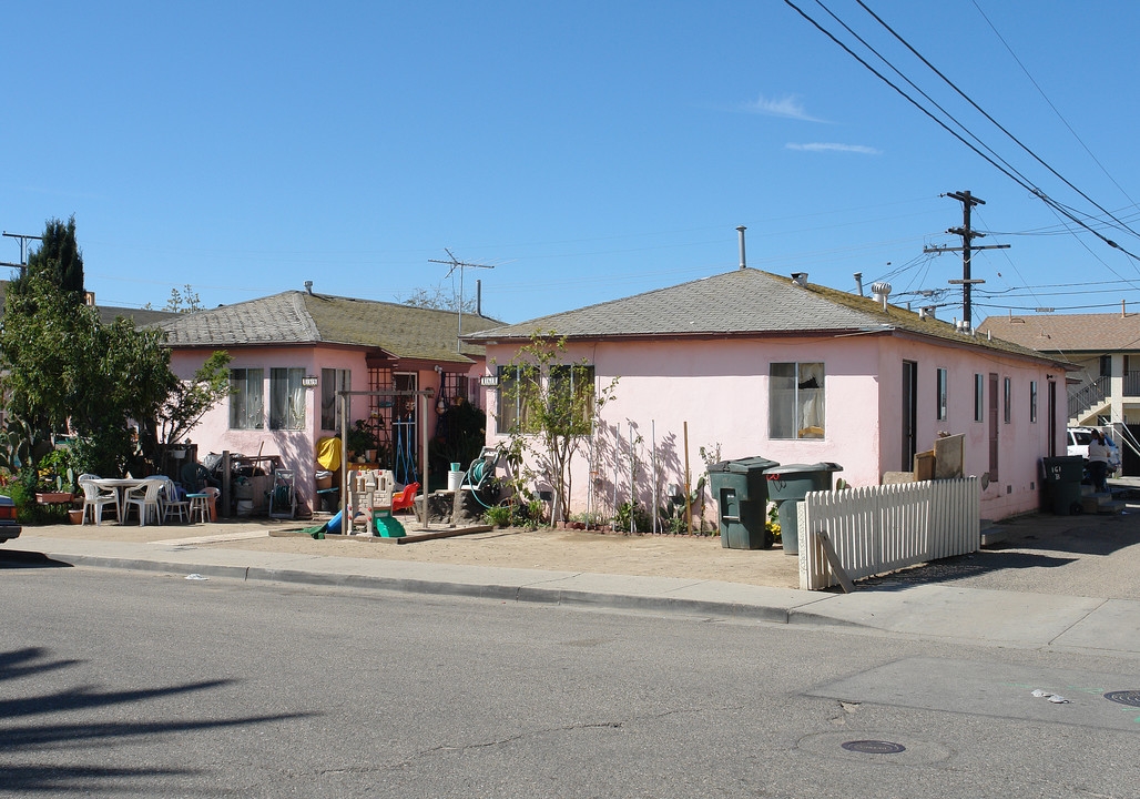 155-157 N Roosevelt Ave in Oxnard, CA - Building Photo