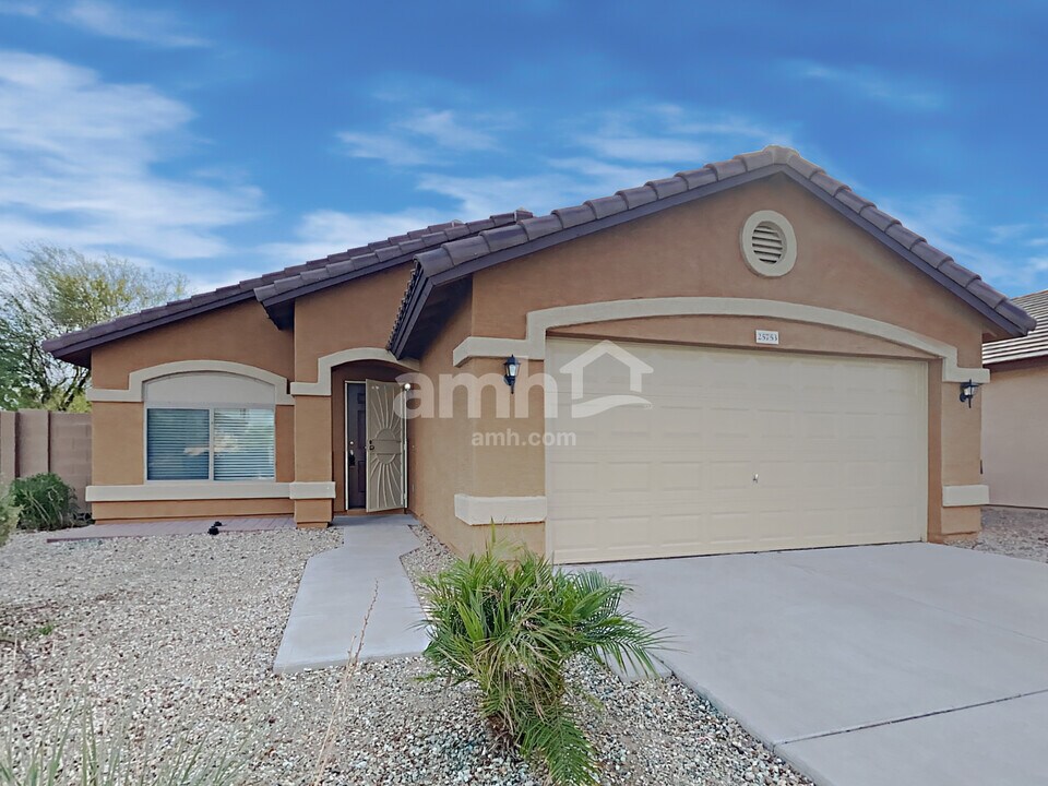 25753 W Winslow Ave in Buckeye, AZ - Foto de edificio