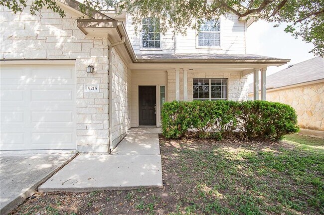 9215 Pioneer Forest Dr in Austin, TX - Building Photo - Building Photo