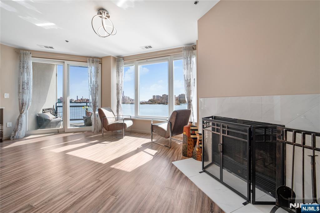 600 Harbor Blvd in Weehawken, NJ - Building Photo