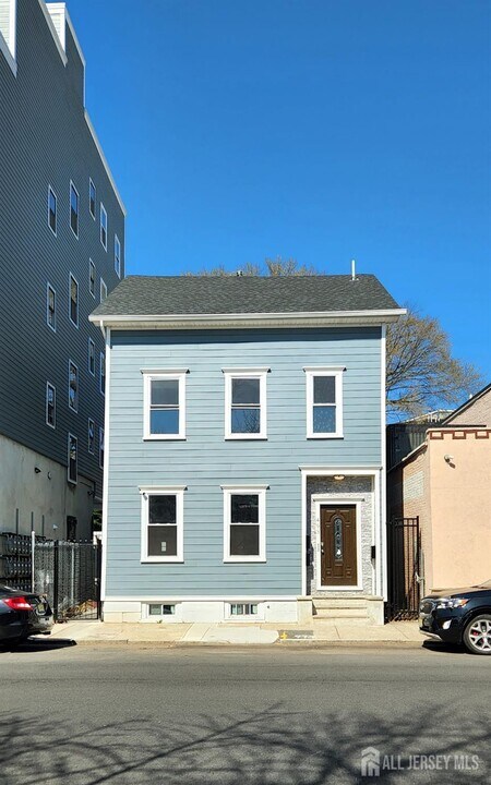 493 Washington St in Newark, NJ - Building Photo