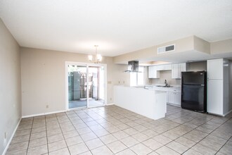 15601 N 27th St in Phoenix, AZ - Building Photo - Building Photo