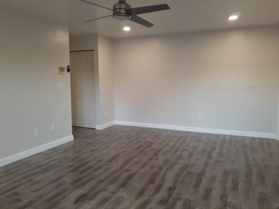 7437 Haskell Ave in Los Angeles, CA - Building Photo