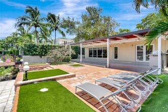 5200 Riviera Dr in Coral Gables, FL - Building Photo - Building Photo
