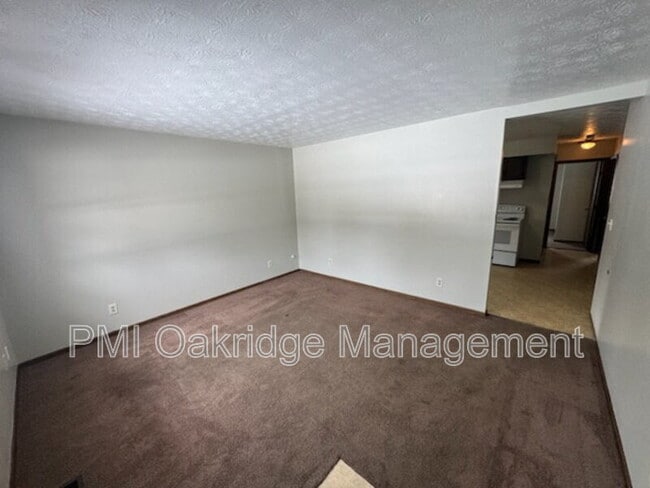 205 Debbie Dr in Eaton, OH - Building Photo - Building Photo