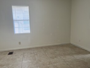 430 Goodall Ave, Unit 1 in Daytona Beach, FL - Foto de edificio - Building Photo