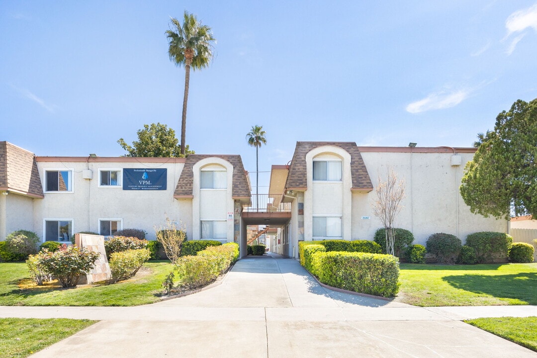Cambria Park Apartments in Loma Linda, CA - Foto de edificio
