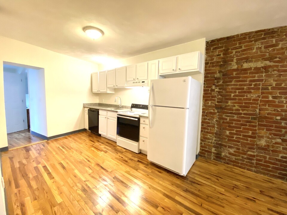 840 Huntington Ave, Unit 1 in Boston, MA - Building Photo