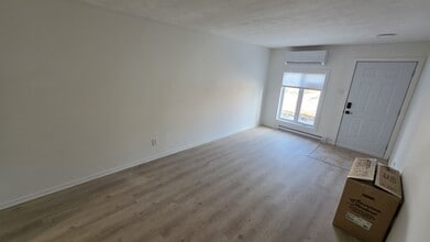 6 Clifton St in Moncton, NB - Building Photo - Building Photo